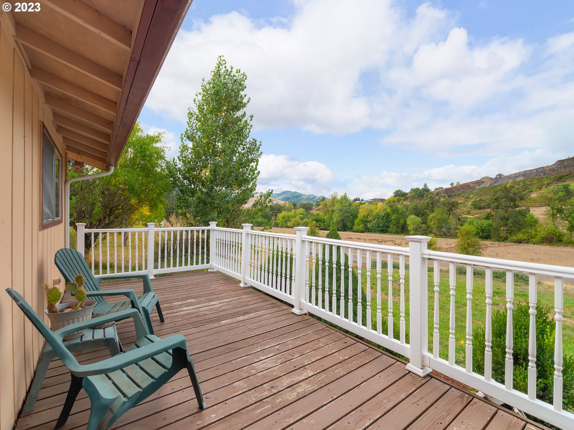 541 Sunshine Road Roseburg, OR 97470 - Photo 5 of 42 Porch