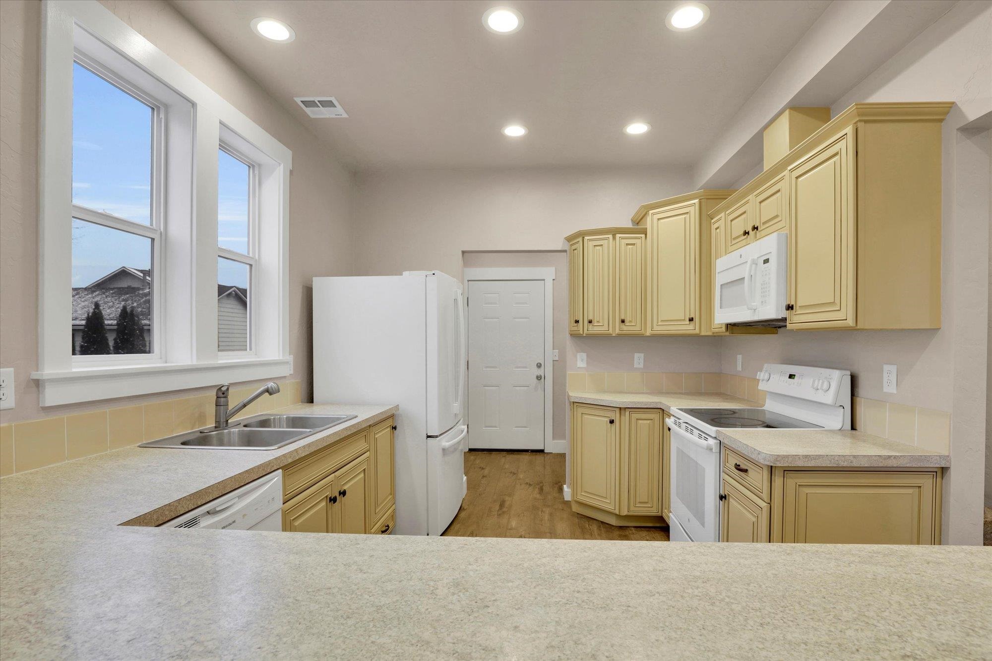 524 North Long Road Spokane Valley, WA 99016 - Photo 11 of 32