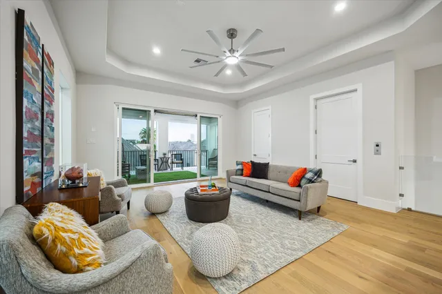 $1,338,000 | 902 Knox Street, Unit A, Houston, TX 77007