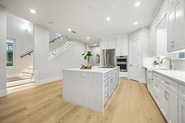 $1,338,000 | 902 Knox Street, Unit A, Houston, TX 77007