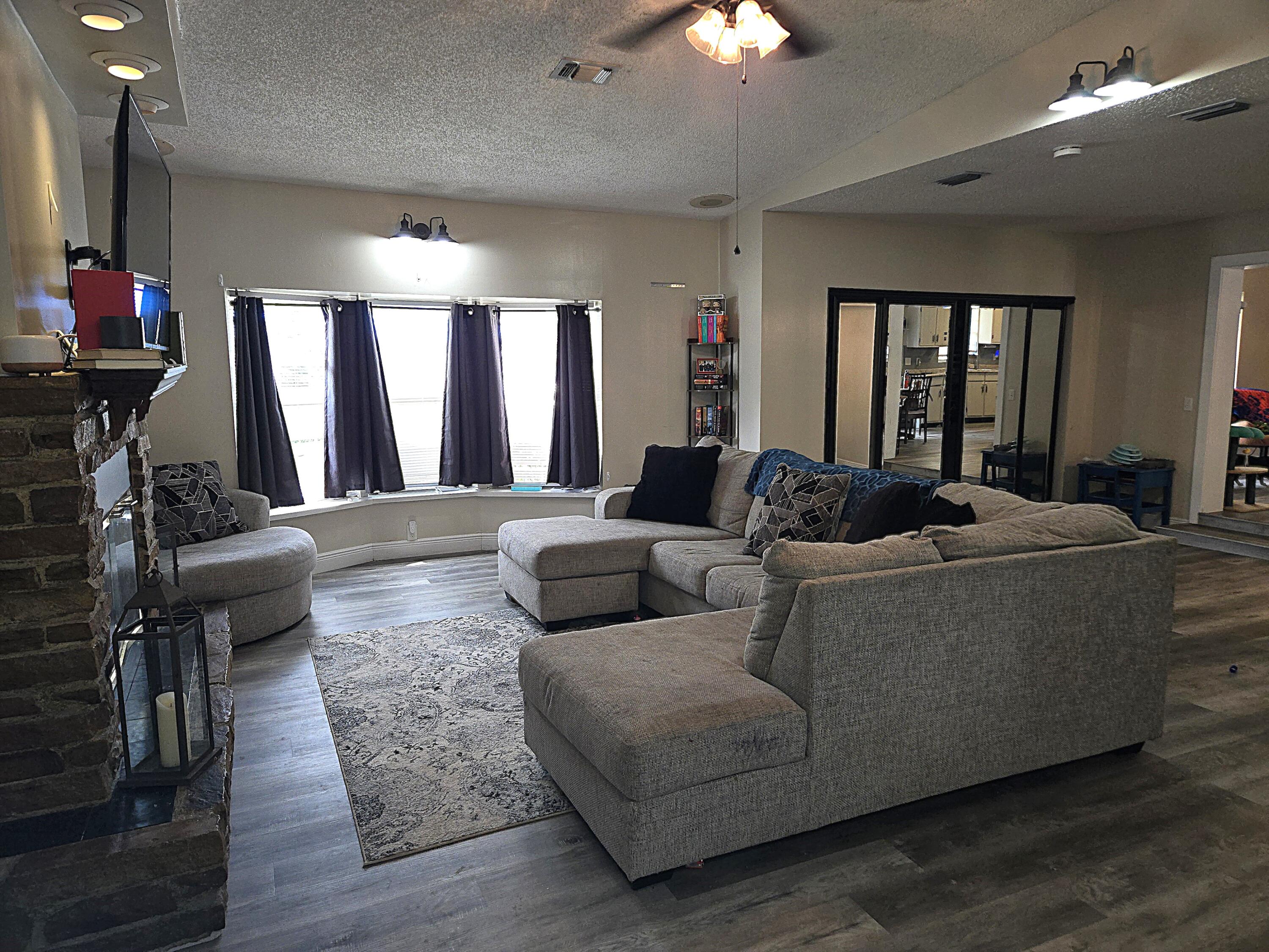 211 Northeast 3rd Terrace Williston, FL 32696 - Photo 18 of 46 a living room with furniture and a large window