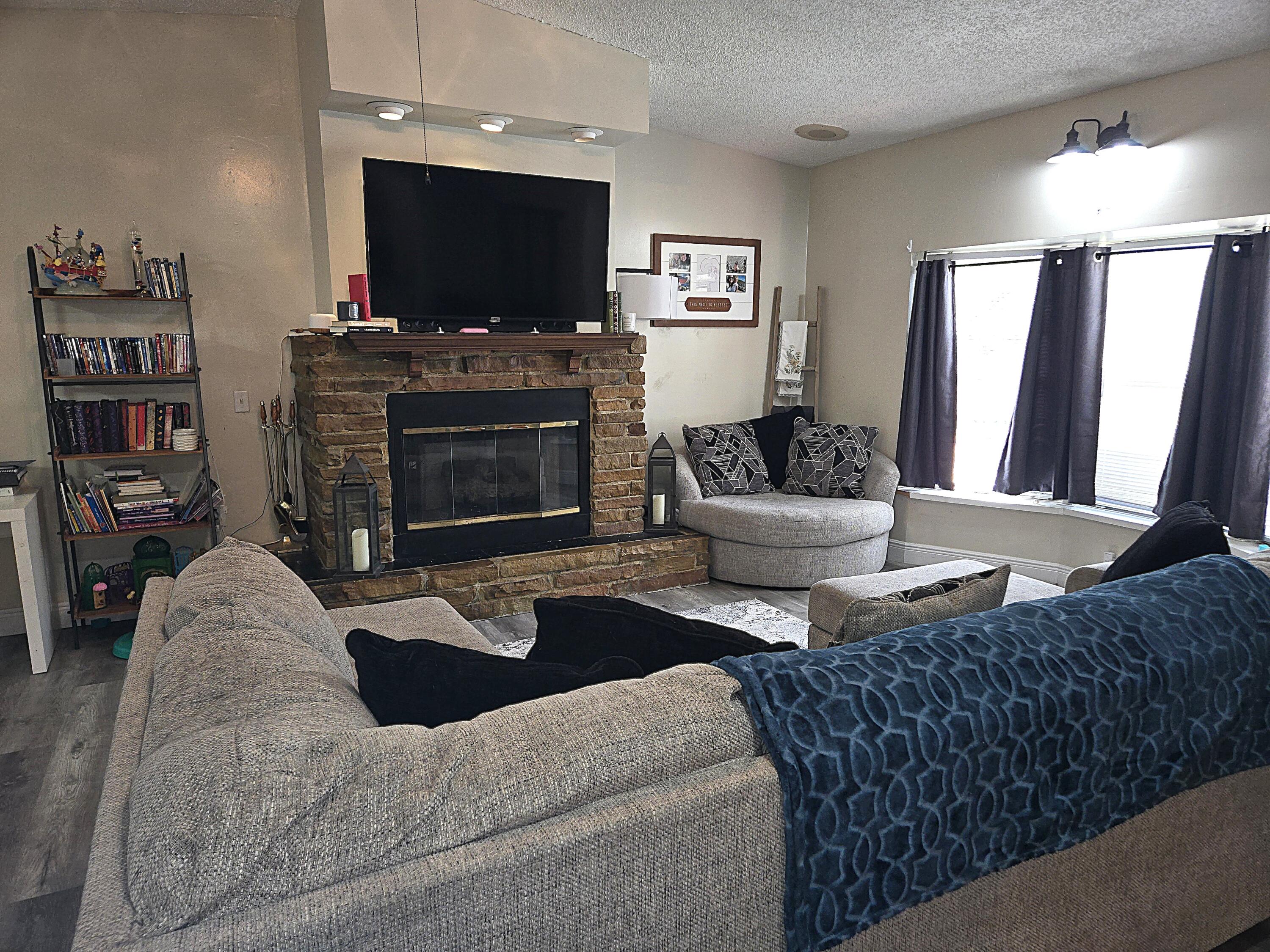 211 Northeast 3rd Terrace Williston, FL 32696 - Photo 19 of 46 a living room with furniture a flat screen tv and a fireplace