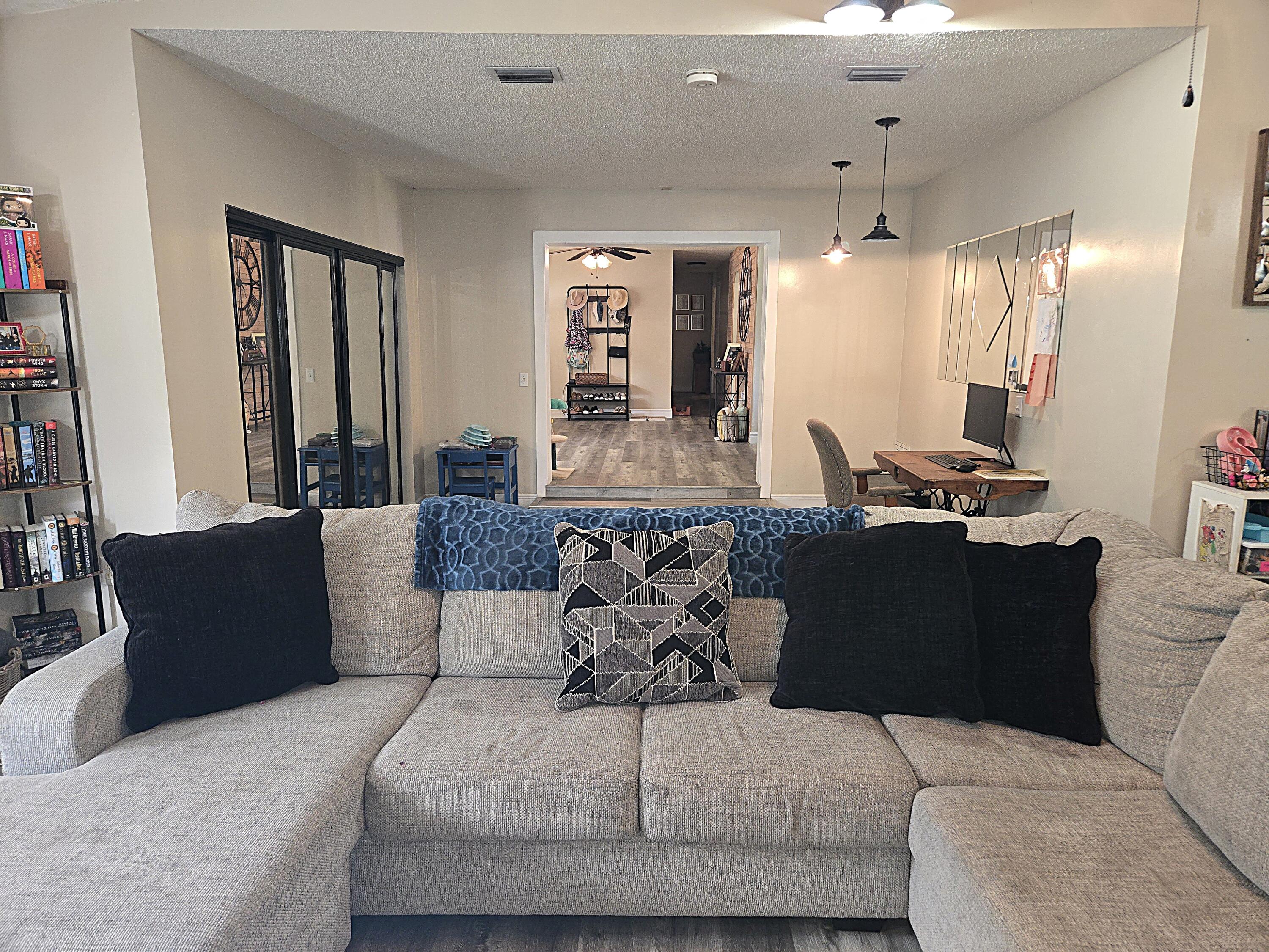 211 Northeast 3rd Terrace Williston, FL 32696 - Photo 21 of 46 a living room with furniture and a flat screen tv