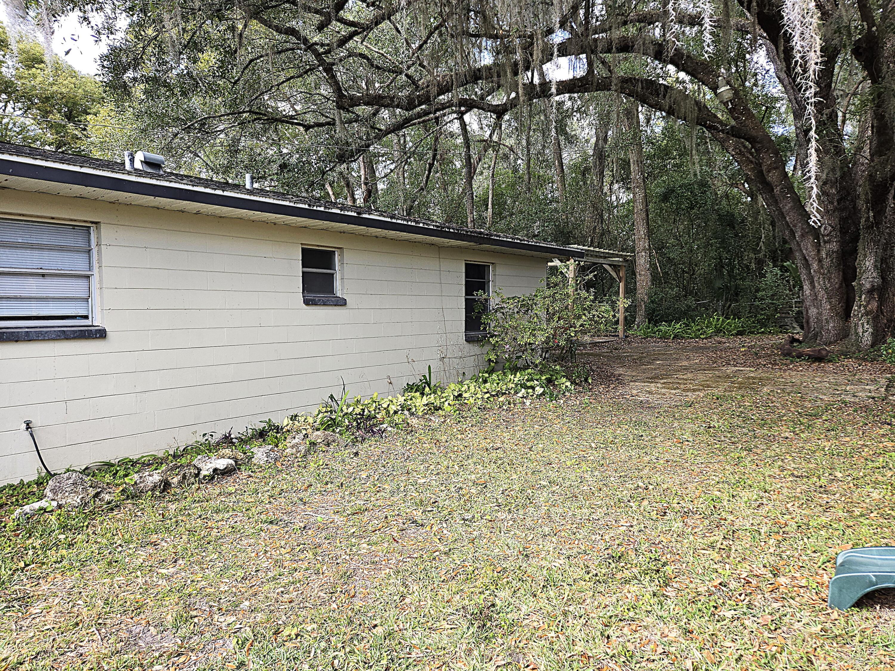 211 Northeast 3rd Terrace Williston, FL 32696 - Photo 42 of 46 a backyard of a house with lots of green space