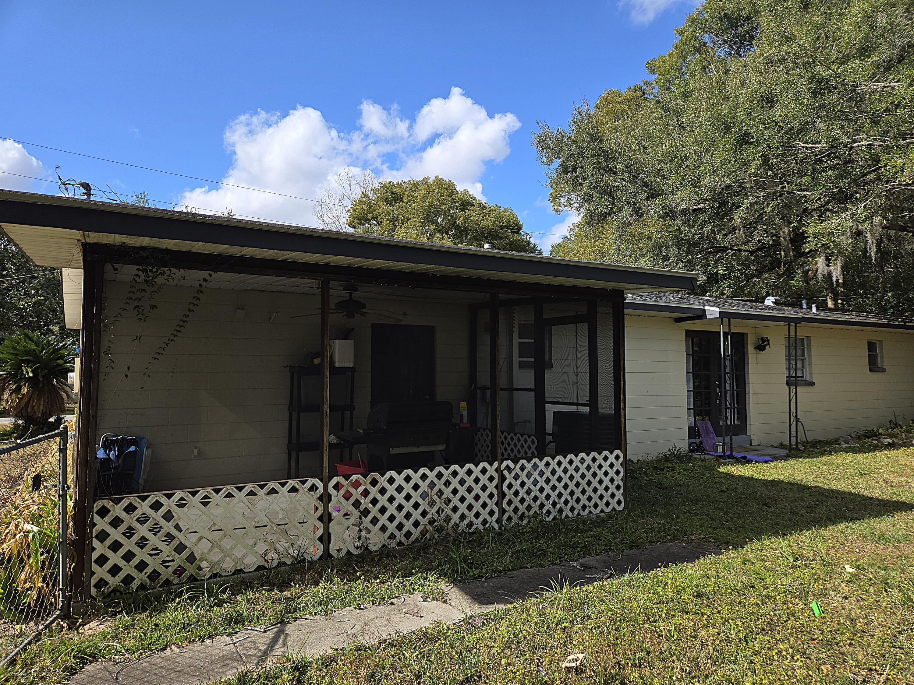 211 Northeast 3rd Terrace Williston, FL 32696 - Photo 44 of 46 a front view of a house