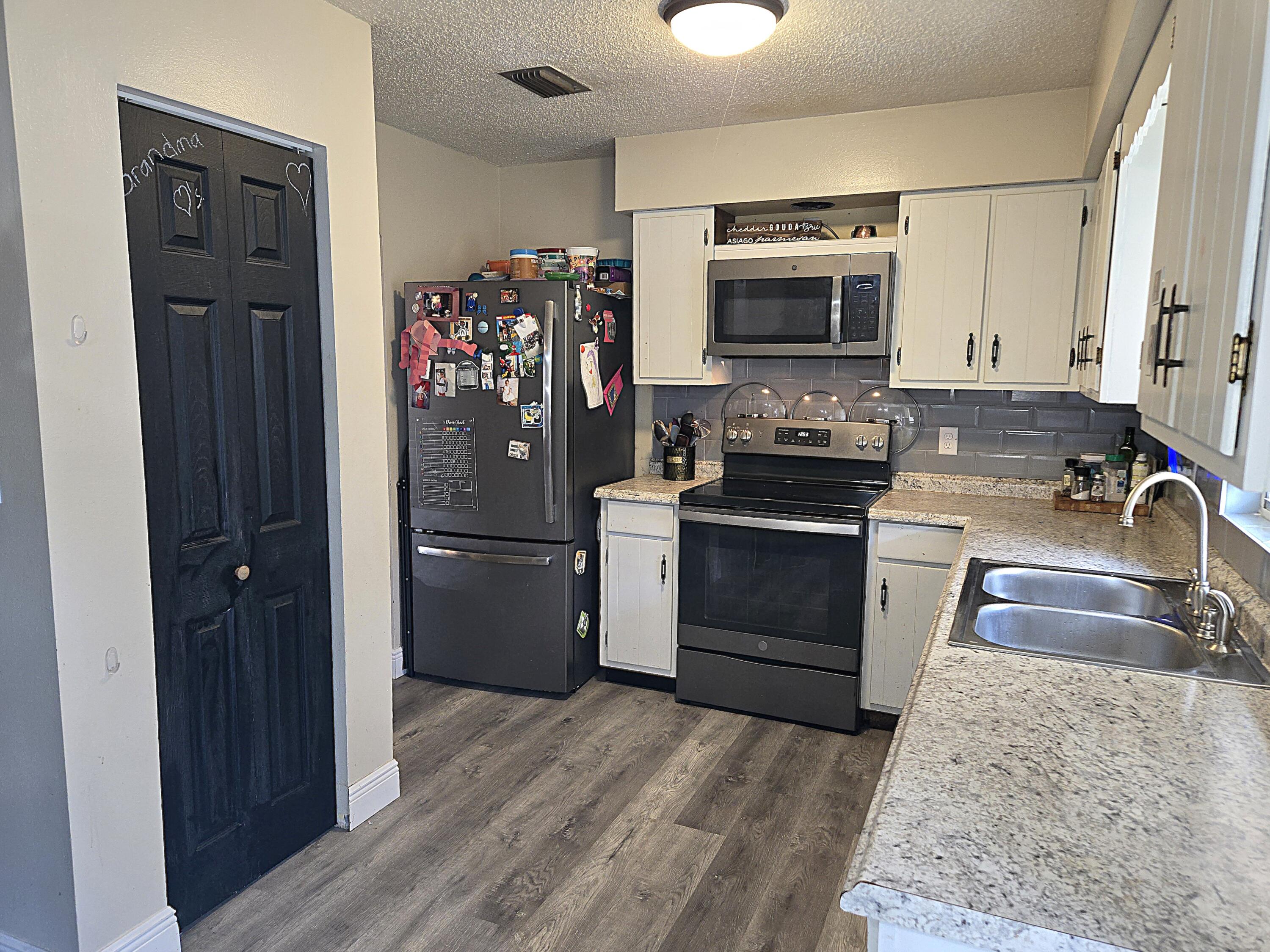 211 Northeast 3rd Terrace Williston, FL 32696 - Photo 8 of 46 a kitchen with a refrigerator stove and microwave