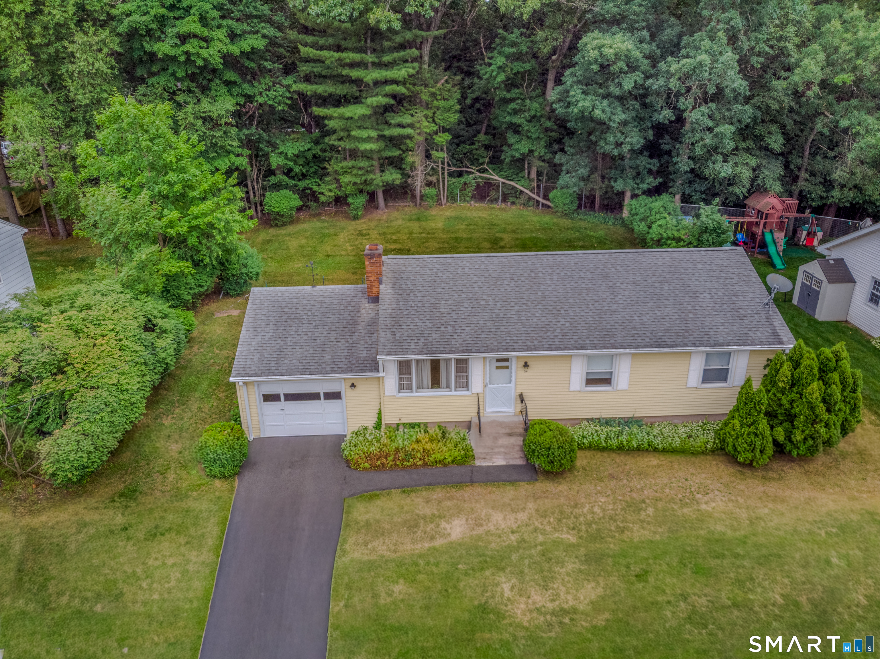 54 Woodhill Road Manchester, CT 06042 - Photo 2 of 4