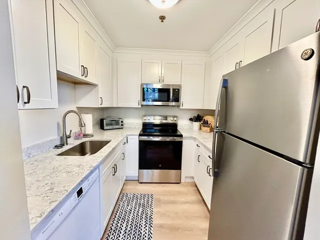 $2,100 | 50 Rantoul Street, Unit 308, Beverly, MA 01915