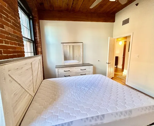 $2,100 | 50 Rantoul Street, Unit 308, Beverly, MA 01915