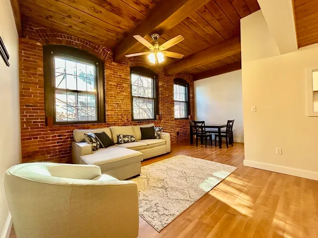 $2,100 | 50 Rantoul Street, Unit 308, Beverly, MA 01915