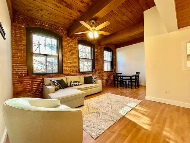 $2,100 | 50 Rantoul Street, Unit 308, Beverly, MA 01915