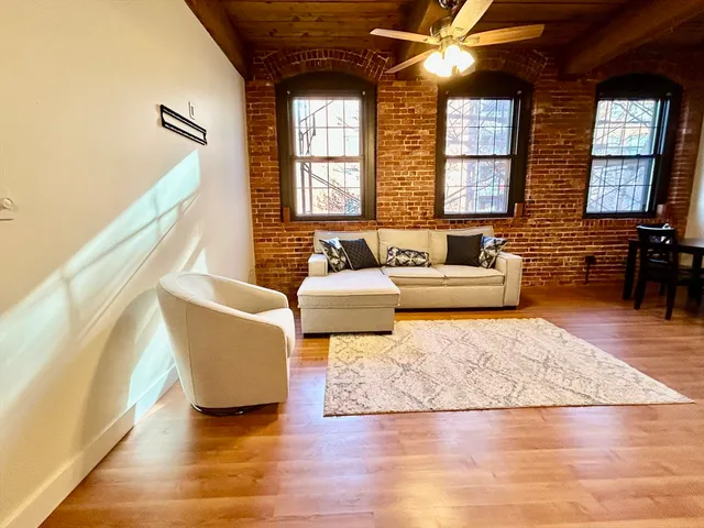 $2,100 | 50 Rantoul Street, Unit 308, Beverly, MA 01915