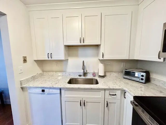 $2,100 | 50 Rantoul Street, Unit 308, Beverly, MA 01915