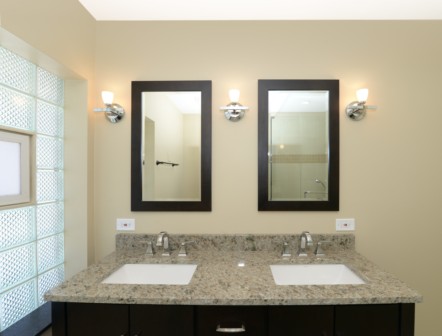 1149 Willow Road Winnetka, IL 60093 - Photo 18 of 37 a bathroom with 2 sink and a mirror