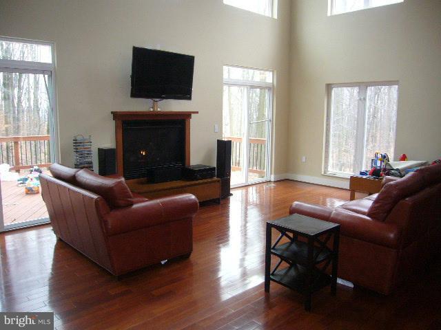 3969 Point Of Rocks Road Jefferson, MD 21755 - Photo 12 of 29 Living Room