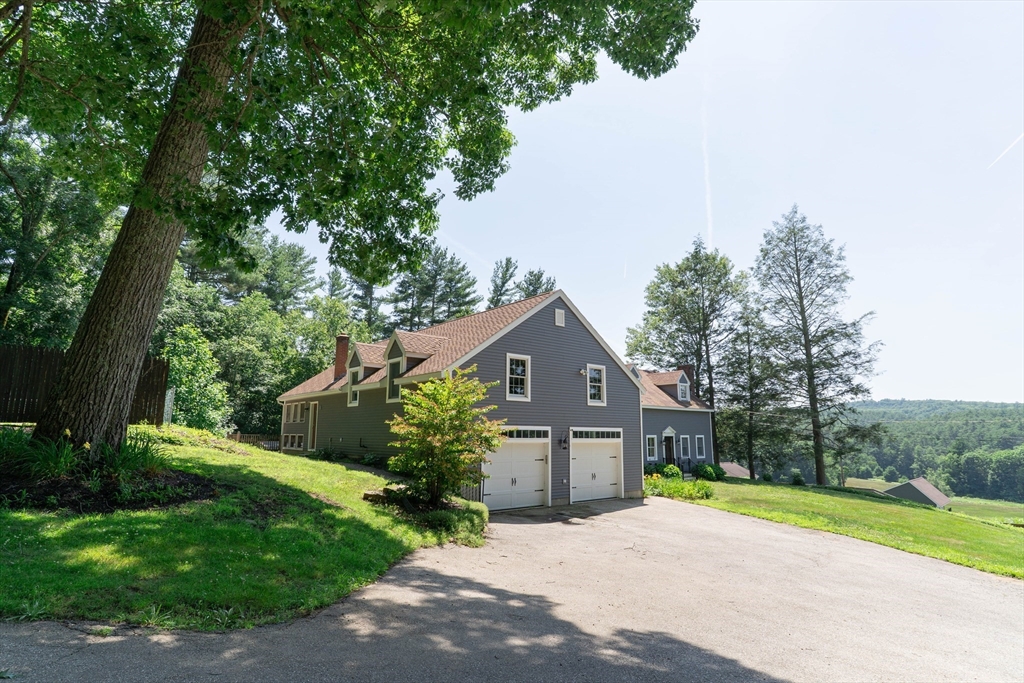 501 Wine Road New Braintree, MA 01531 - Photo 2 of 41