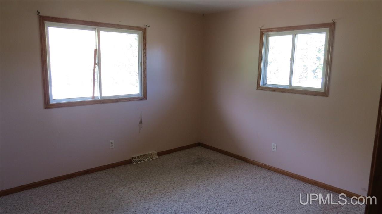 5679 J.5 Road Escanaba, MI 49829 - Photo 6 of 17