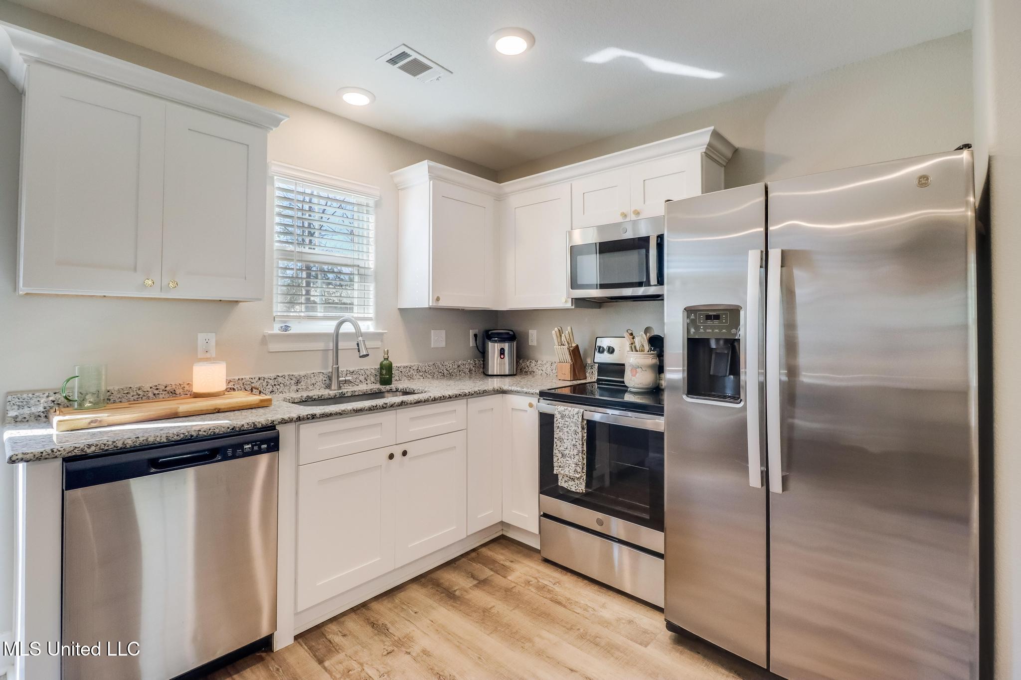 13337 Kelly Street, Unit 5 Gulfport, MS 39503 - Photo 5 of 19 Photo Feb 03 2026, 3 05 10 PM (2)-2