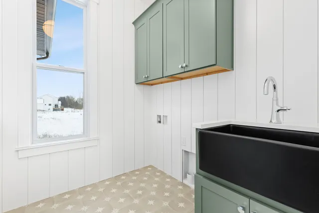 $724,900 | 1942 Creekside Drive Southwest, Byron Center, MI 49315