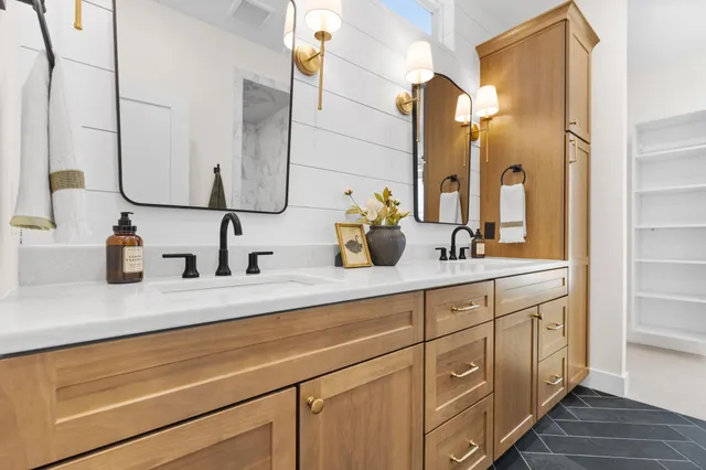 $724,900 | 1942 Creekside Drive Southwest, Byron Center, MI 49315