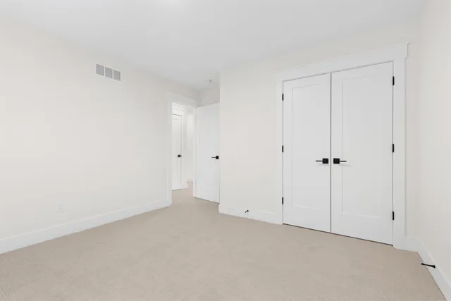 $724,900 | 1942 Creekside Drive Southwest, Byron Center, MI 49315