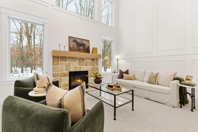 $724,900 | 1942 Creekside Drive Southwest, Byron Center, MI 49315