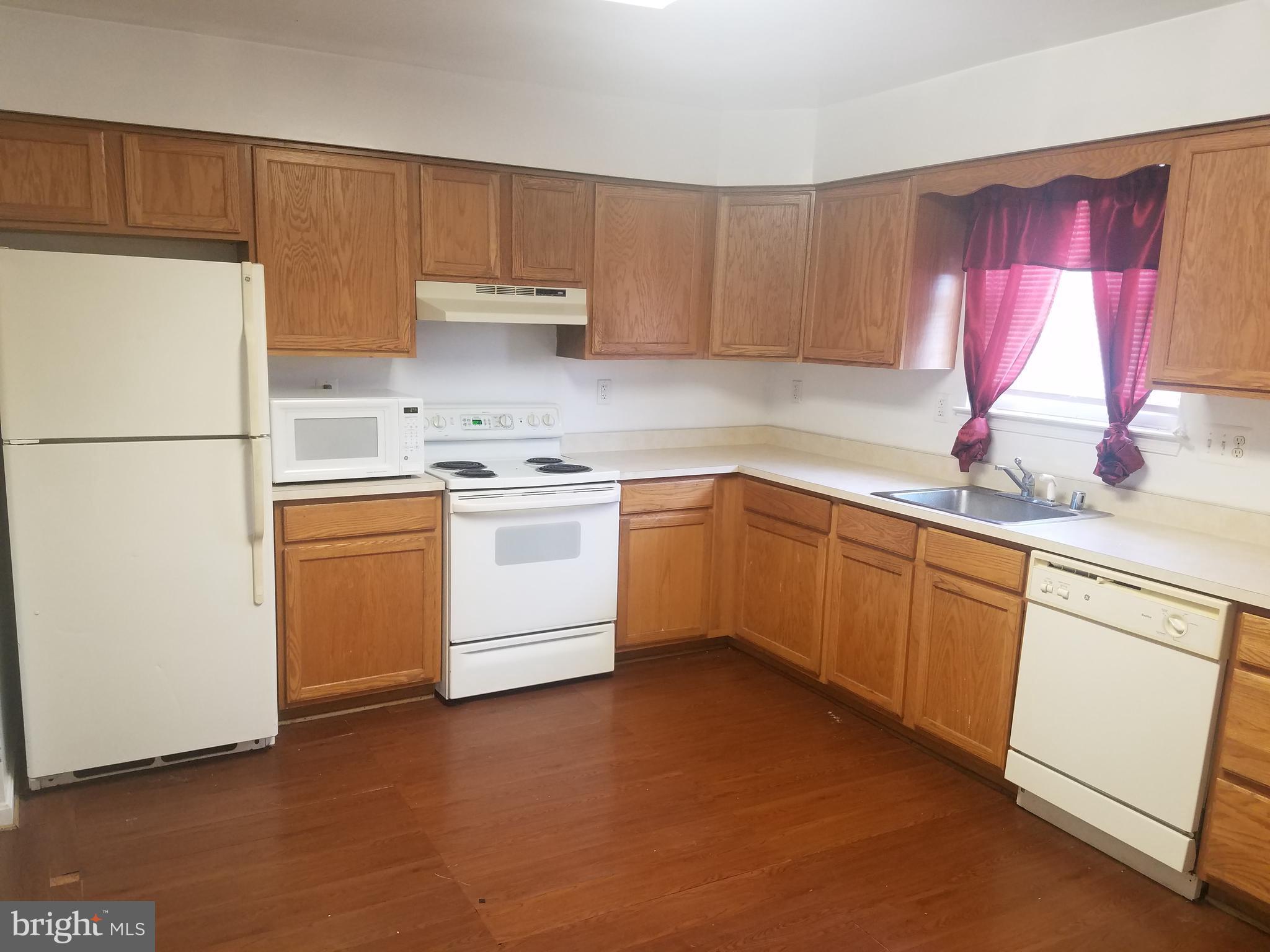 6605 Poplar Road Morningside, MD 20746 - Photo 3 of 19 Kitchen