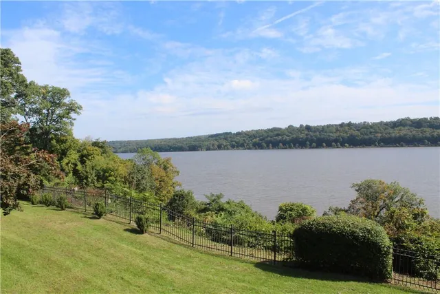 a picture of lake view