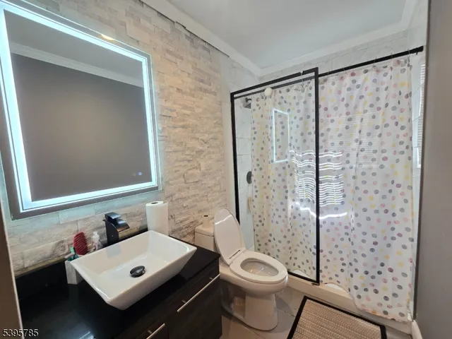 $3,250 | 229 Lakewood Drive, Unit 2, Bloomfield, NJ 07003