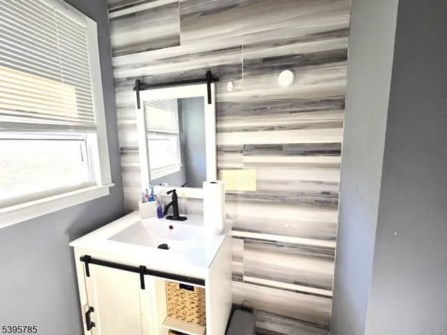 $3,250 | 229 Lakewood Drive, Unit 2, Bloomfield, NJ 07003