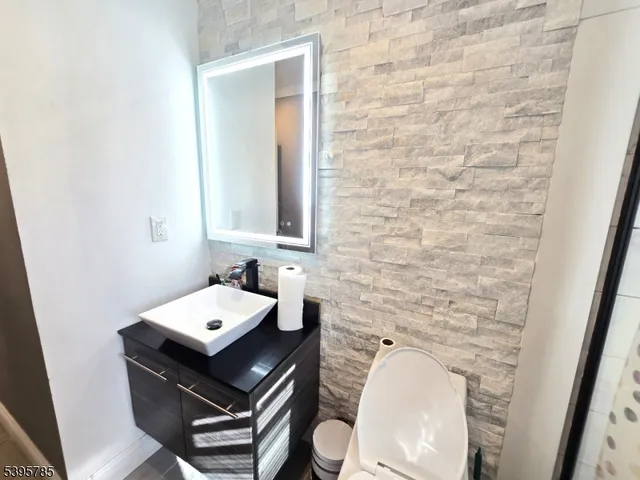 $3,250 | 229 Lakewood Drive, Unit 2, Bloomfield, NJ 07003