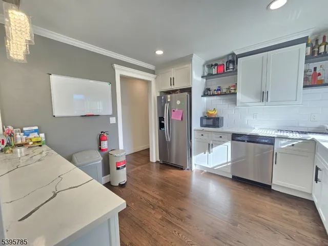 $3,250 | 229 Lakewood Drive, Unit 2, Bloomfield, NJ 07003