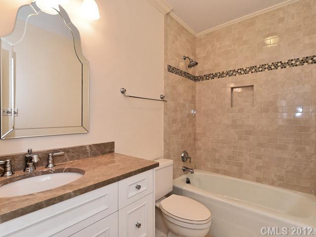 940 Cherokee Road, Unit B4 Charlotte, NC 28207 - Photo 13 of 16 Gallery Image 13