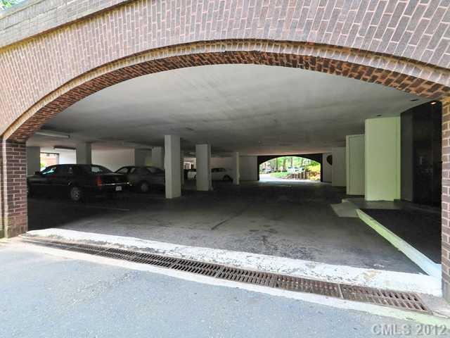 940 Cherokee Road, Unit B4 Charlotte, NC 28207 - Photo 14 of 16 Gallery Image 14