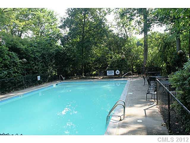 940 Cherokee Road, Unit B4 Charlotte, NC 28207 - Photo 15 of 16 Gallery Image 15