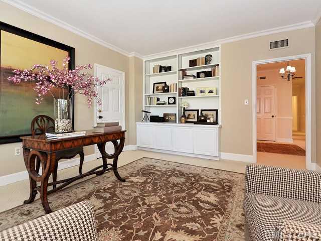 940 Cherokee Road, Unit B4 Charlotte, NC 28207 - Photo 4 of 16 Gallery Image 4