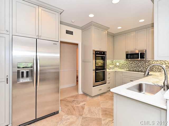940 Cherokee Road, Unit B4 Charlotte, NC 28207 - Photo 5 of 16 Gallery Image 5