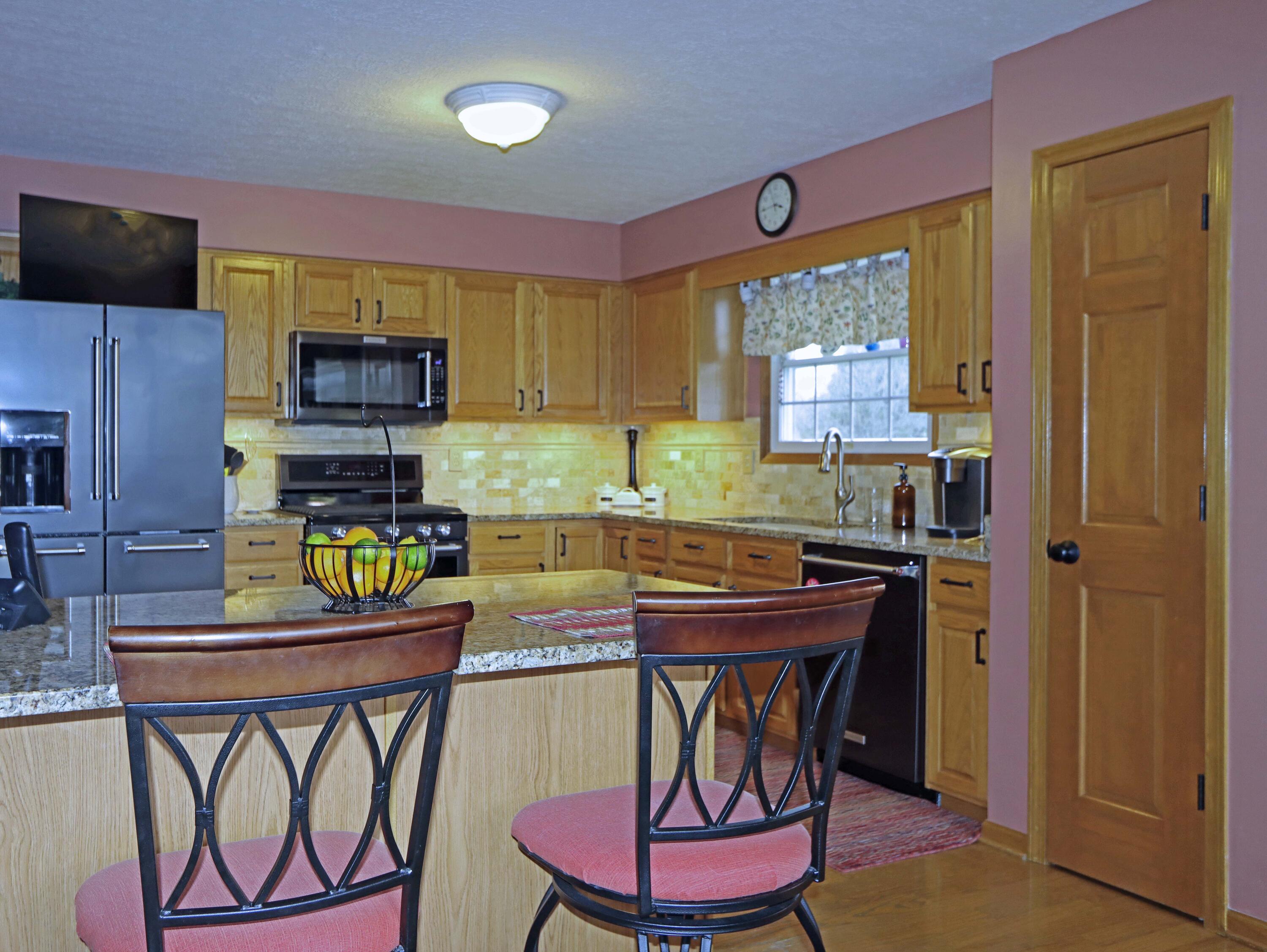 109 Keystoner Way Delaware, OH 43015 - Photo 7 of 53 Kitchen