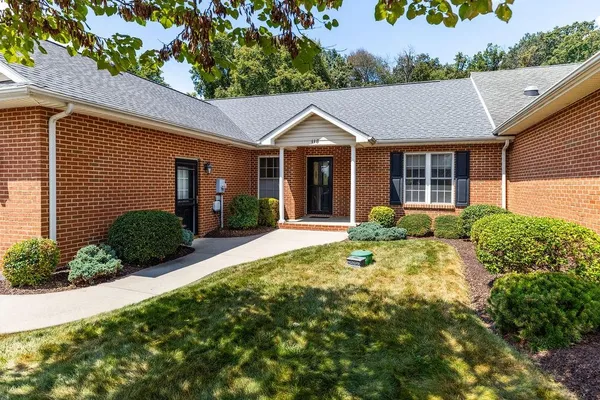 $369,000 | 118 Red Oaks Drive, Staunton, VA 24401