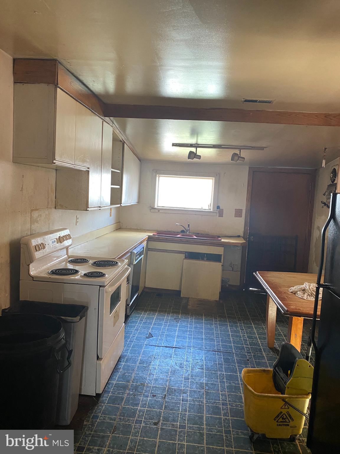 6007 Rising Sun Avenue Philadelphia, PA 19111 - Photo 3 of 4