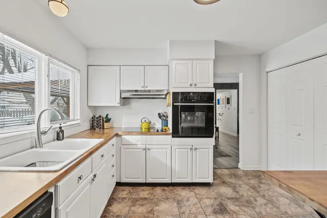 $398,000 | 100 Dartford Lane, Schaumburg, IL 60193