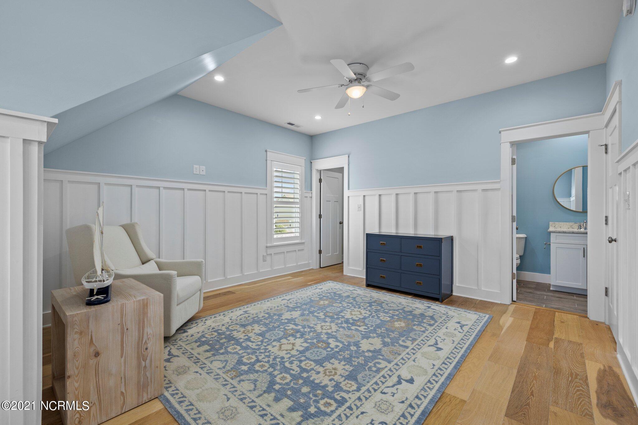 1810 Olde Farm Road Morehead City, NC 28557 - Photo 21 of 59 Has Large Walk-In-Closet