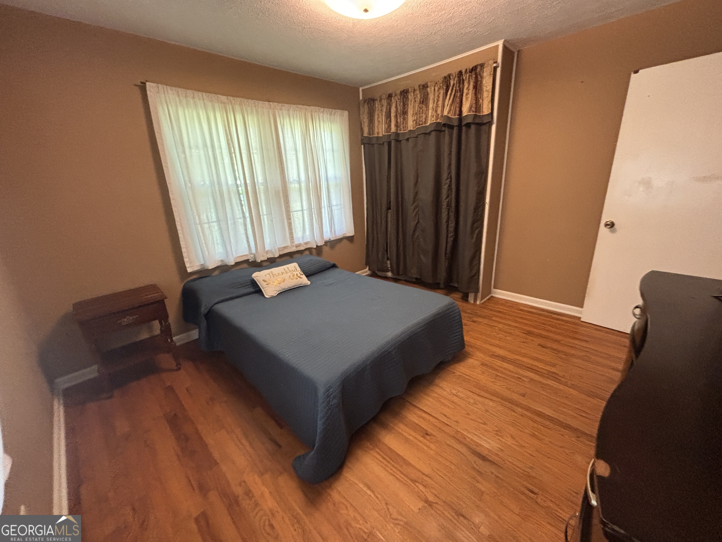 152 Crest Drive Cochran, GA 31014 - Photo 33 of 54 a bedroom with a bed and a window
