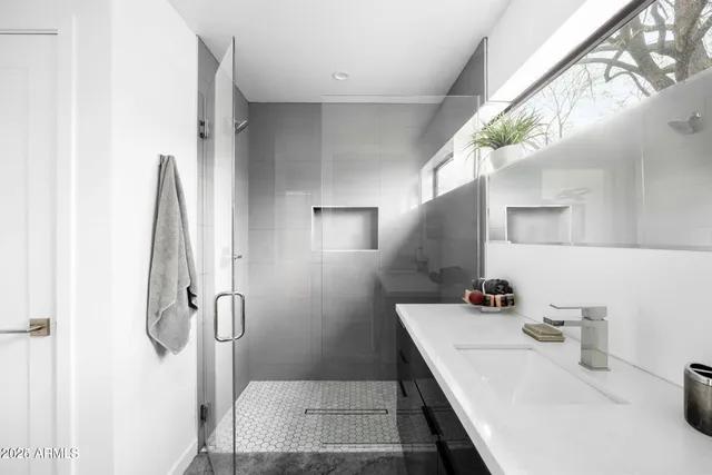 $5,500 | 14025 North 11th Place, Phoenix, AZ 85022