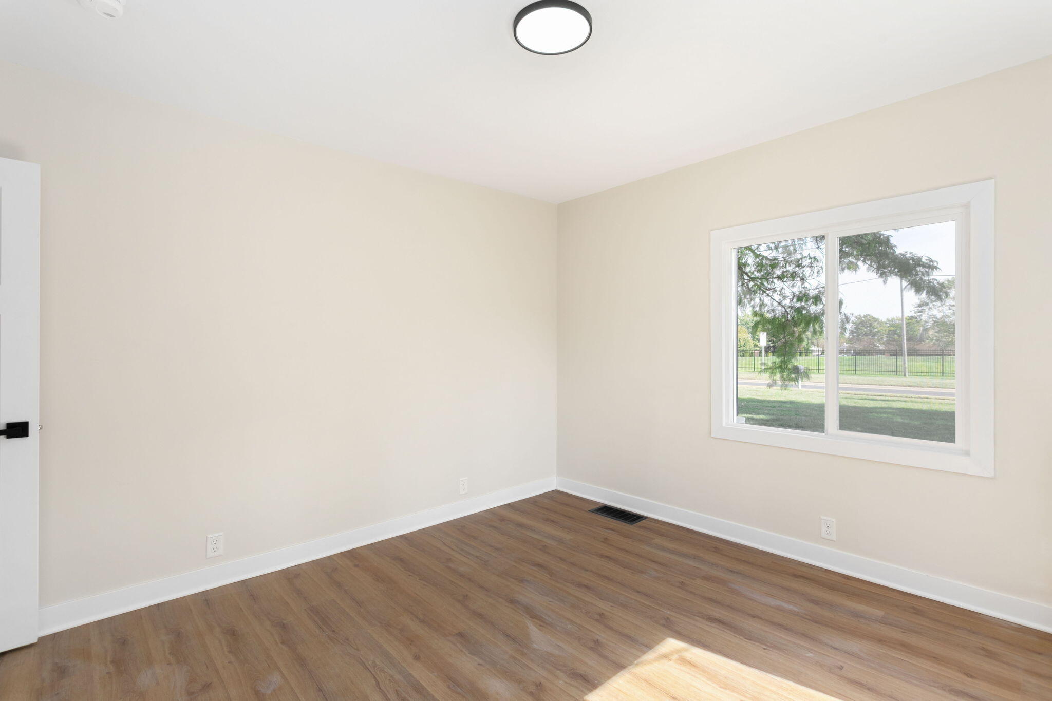 3118 Cleveland Avenue St. Joseph, MI 49085 - Photo 11 of 29 3-web-or-mls-001 (3)