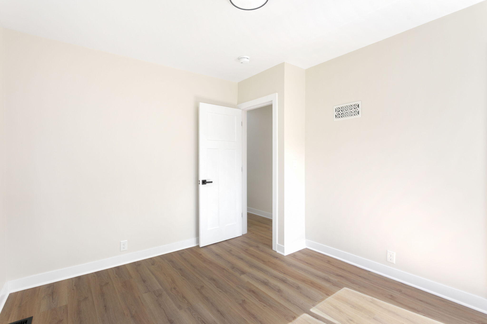 3118 Cleveland Avenue St. Joseph, MI 49085 - Photo 12 of 29 11-web-or-mls-001 (11)