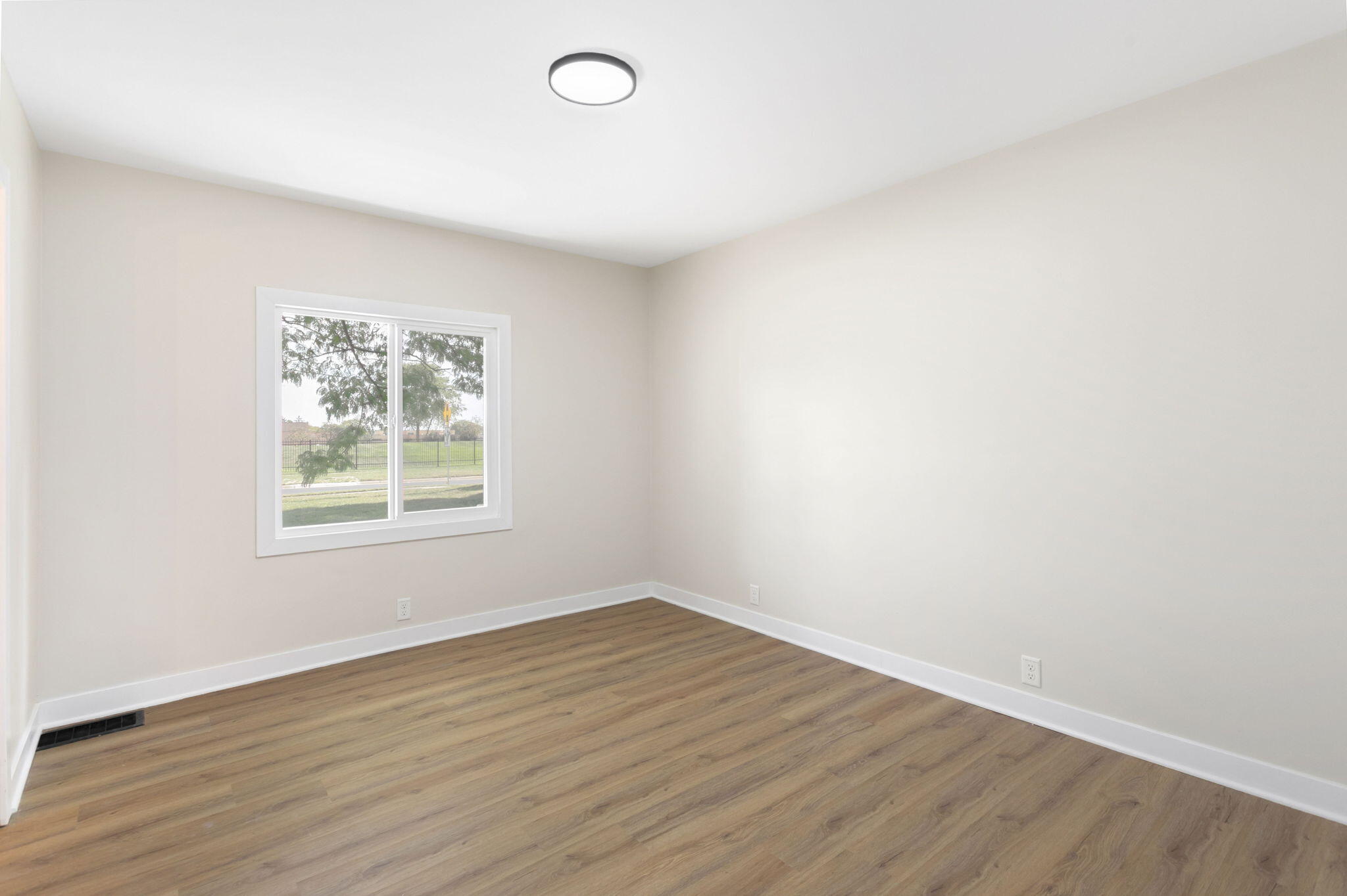 3118 Cleveland Avenue St. Joseph, MI 49085 - Photo 15 of 29 15-web-or-mls-001 (15)