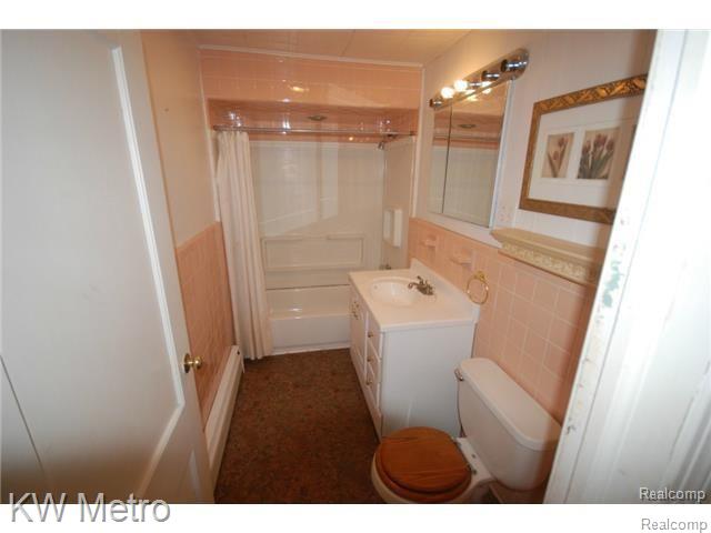 3821 South Livernois Road Rochester, MI 48307 - Photo 9 of 24 9.jpg