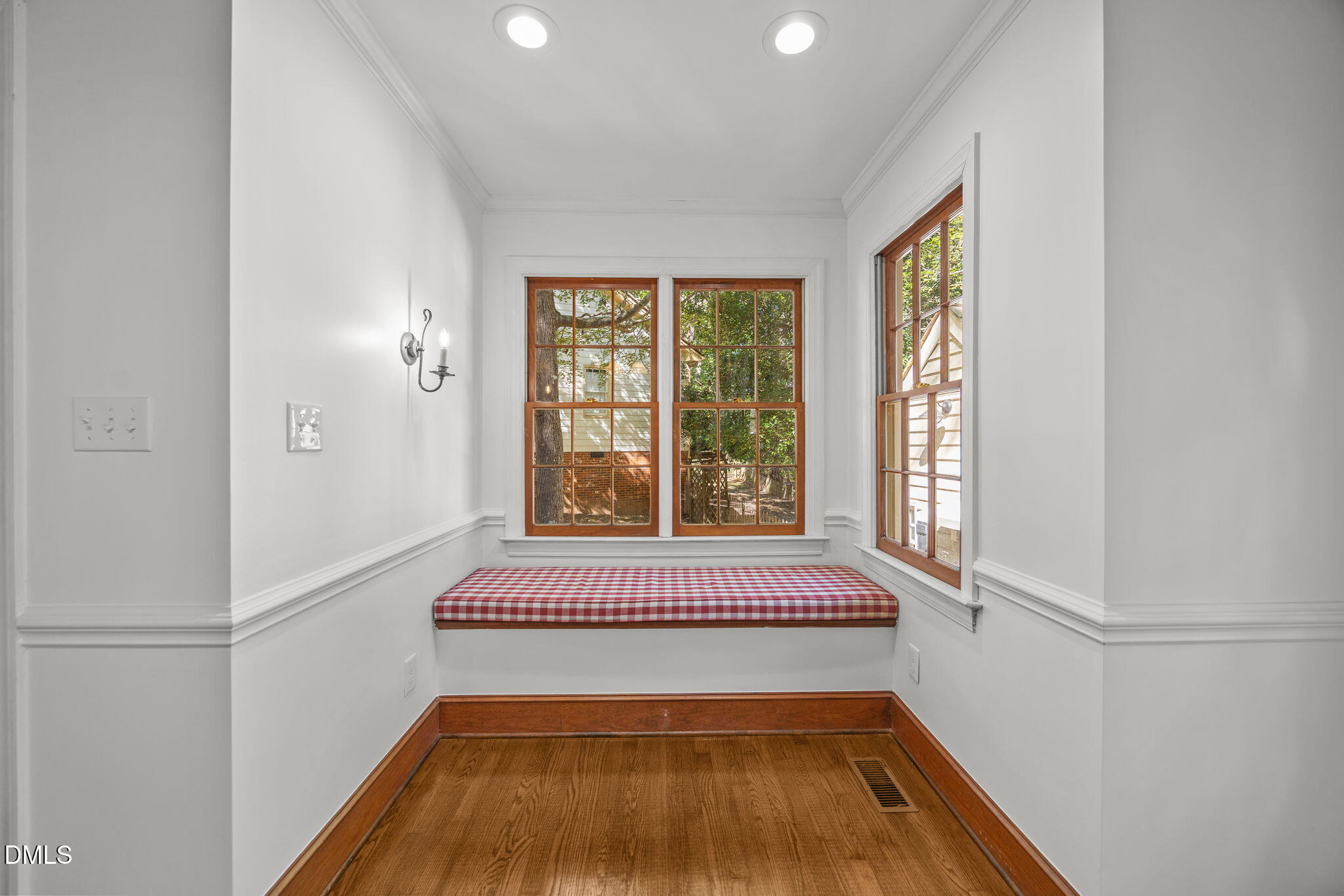 2204 Middlefield Court Raleigh, NC 27615 - Photo 16 of 36 25-web-or-mls-IMG_4461