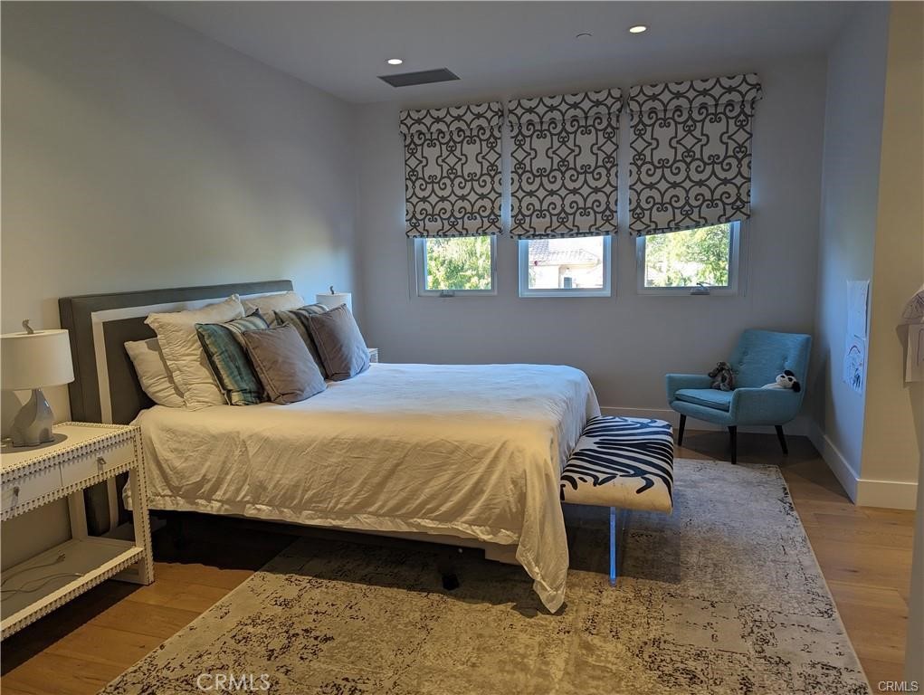 17950 Rancho Street Encino, CA 91316 - Photo 21 of 35 a bedroom with a bed and a window
